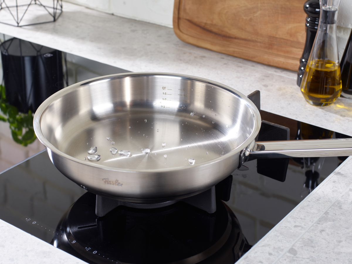Fissler Edelstahlpfanne, Serie OPC mit Hochraumdeckel