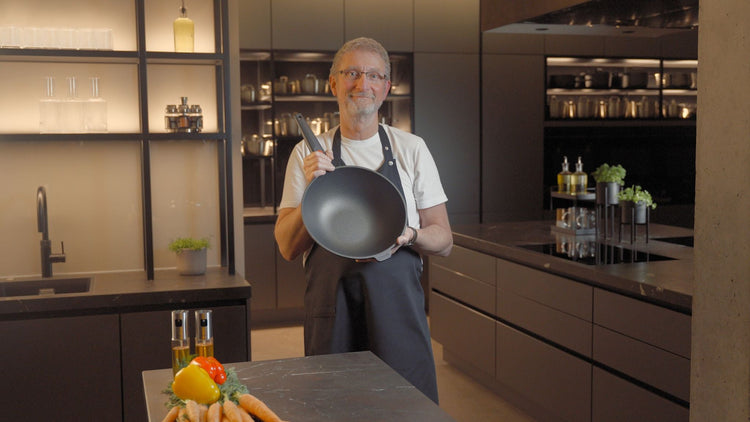 Fissler Edelstahl-Wok der Serie Nanjing mit Glasdeckel und Dämpfeinsatz