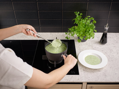 Edelstahl-Schöpfkelle der Fissler Serie Essential®