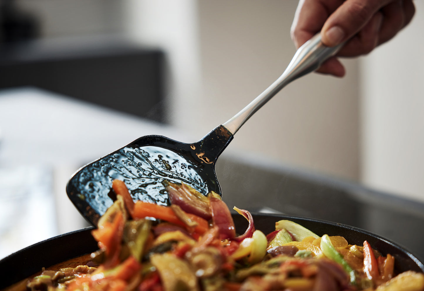Küchenzubehör von Fissler beim kochen