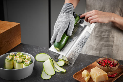 Zuchini schneiden mit Vierkantreibe V-CUT mit verstellbarem Hobel von GEFU