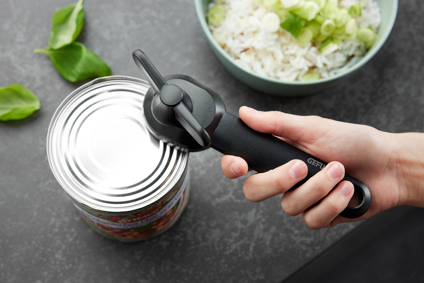 Öffnen einer Dose mit Dosenöffner ONTOP von GEFU
