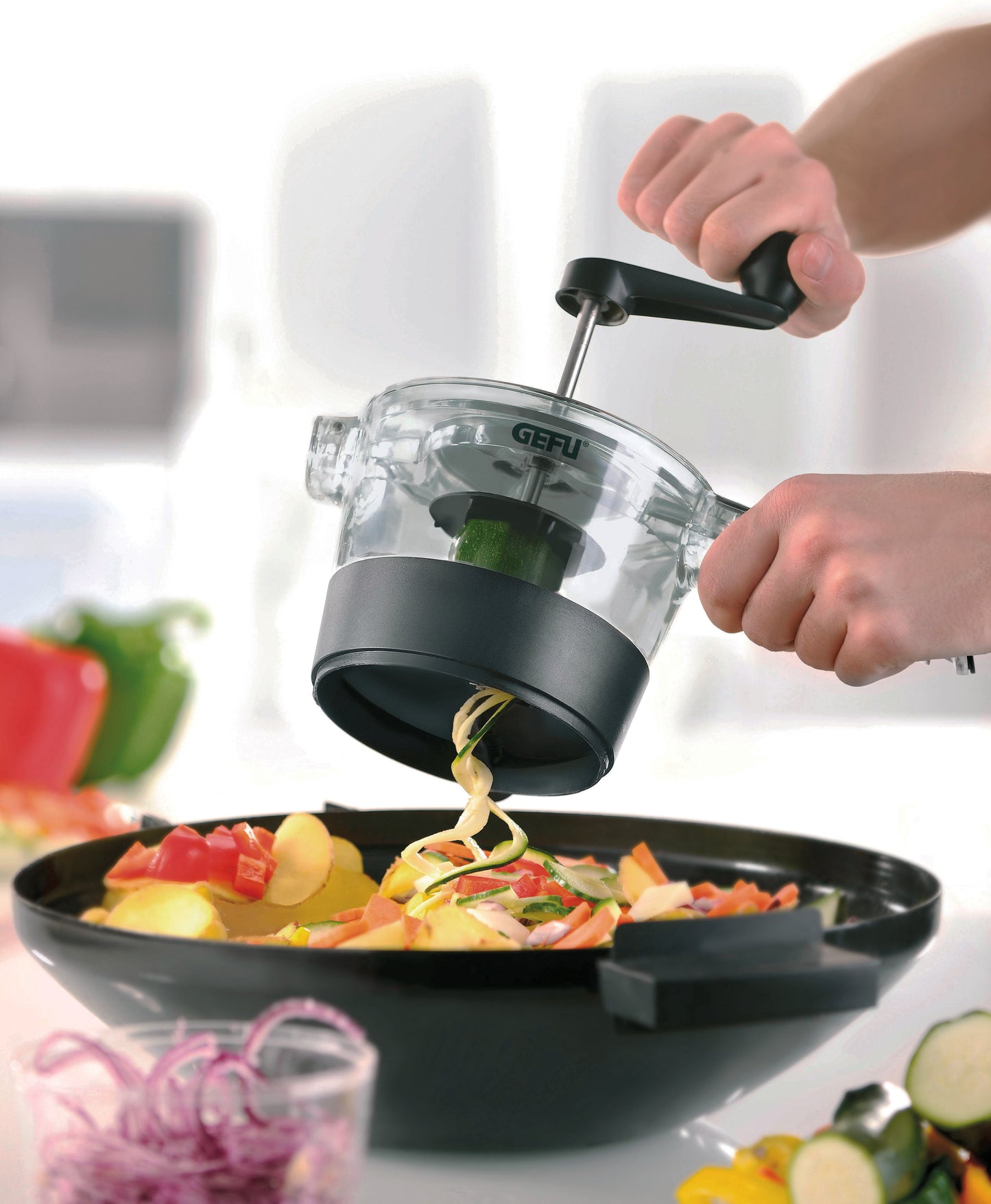 Zucchini in Streifen schneiden mit Spiralschneider SPIRALFIX® von GEFU