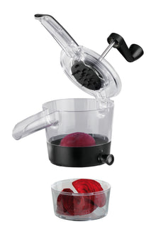 Rote Beete in schneiden mit Spiralschneider SPIRALFIX® von GEFU