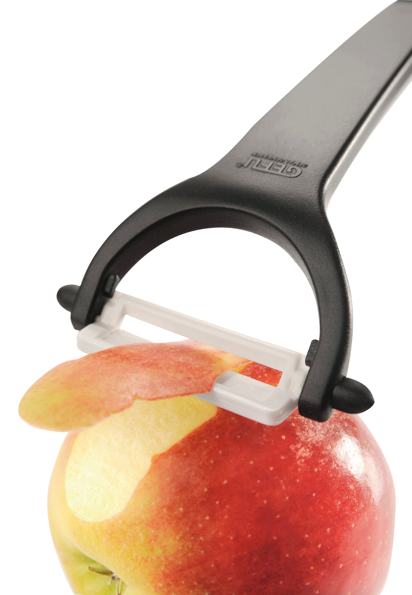 Apfel schälen mit Keramikschäler CERAMO der Marke GEFU