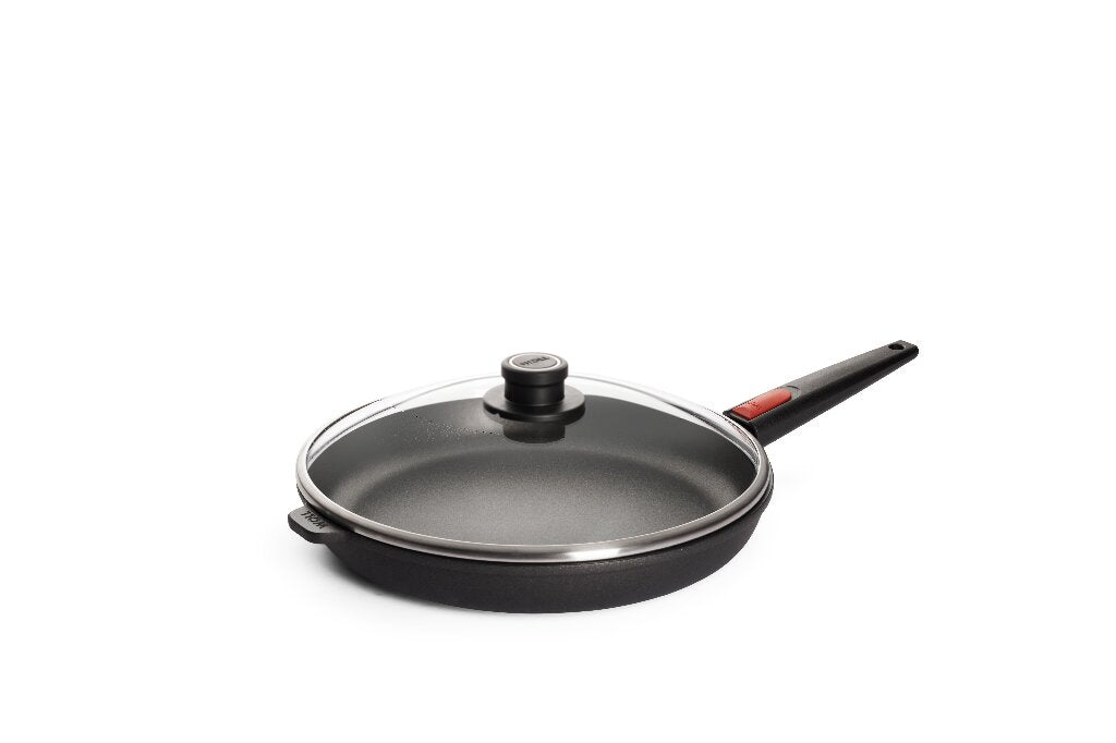 Gusspfanne der Woll Serie Nowo Titanium mit Pfannendeckel