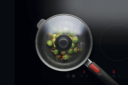 Kochen mit Guss-Hochrandpfannen der Woll Serie Nowo Titanium