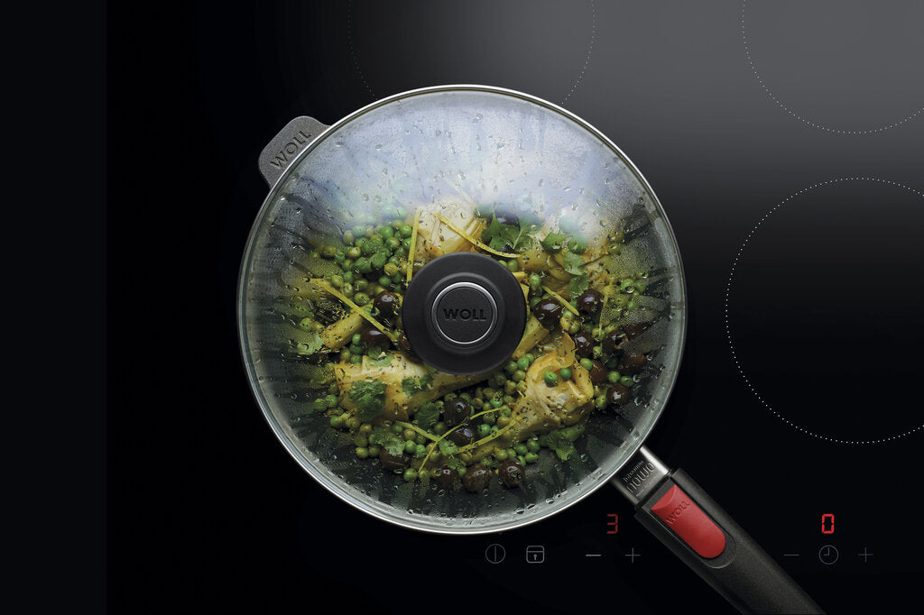 Kochen mit Guss-Hochrandpfannen der Woll Serie Nowo Titanium