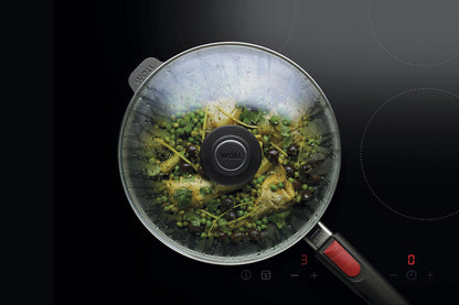 Kochen mit Guss-Hochrandpfannen der Woll Serie Nowo Titanium