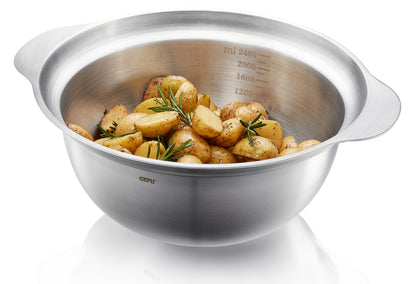 Rosmarin-Kartoffeln schwenken in Integrierte Messskala in Edelstahlschüssel PREMIO Ø 27 cm von GEFU