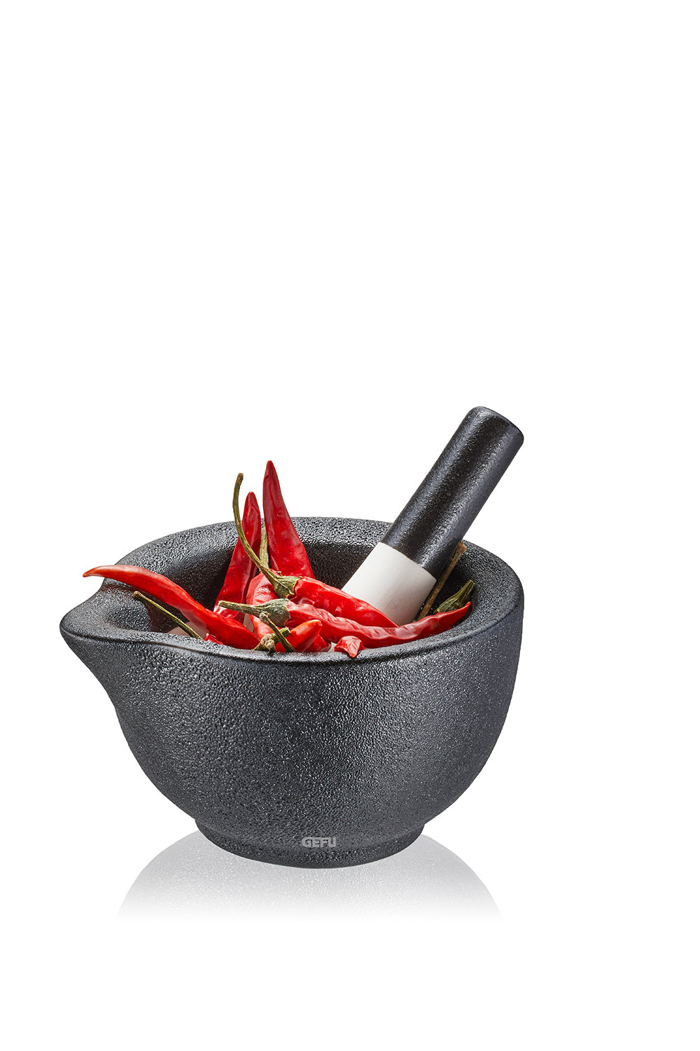Chilischoten mörsern in GEFU-Mörser mit 10,2 cm Durchmesser, Serie GRINO