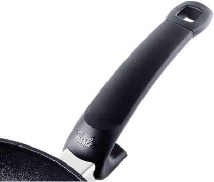 Griff der bechichteten Stielpfanne der Fissler Serie Adamant®