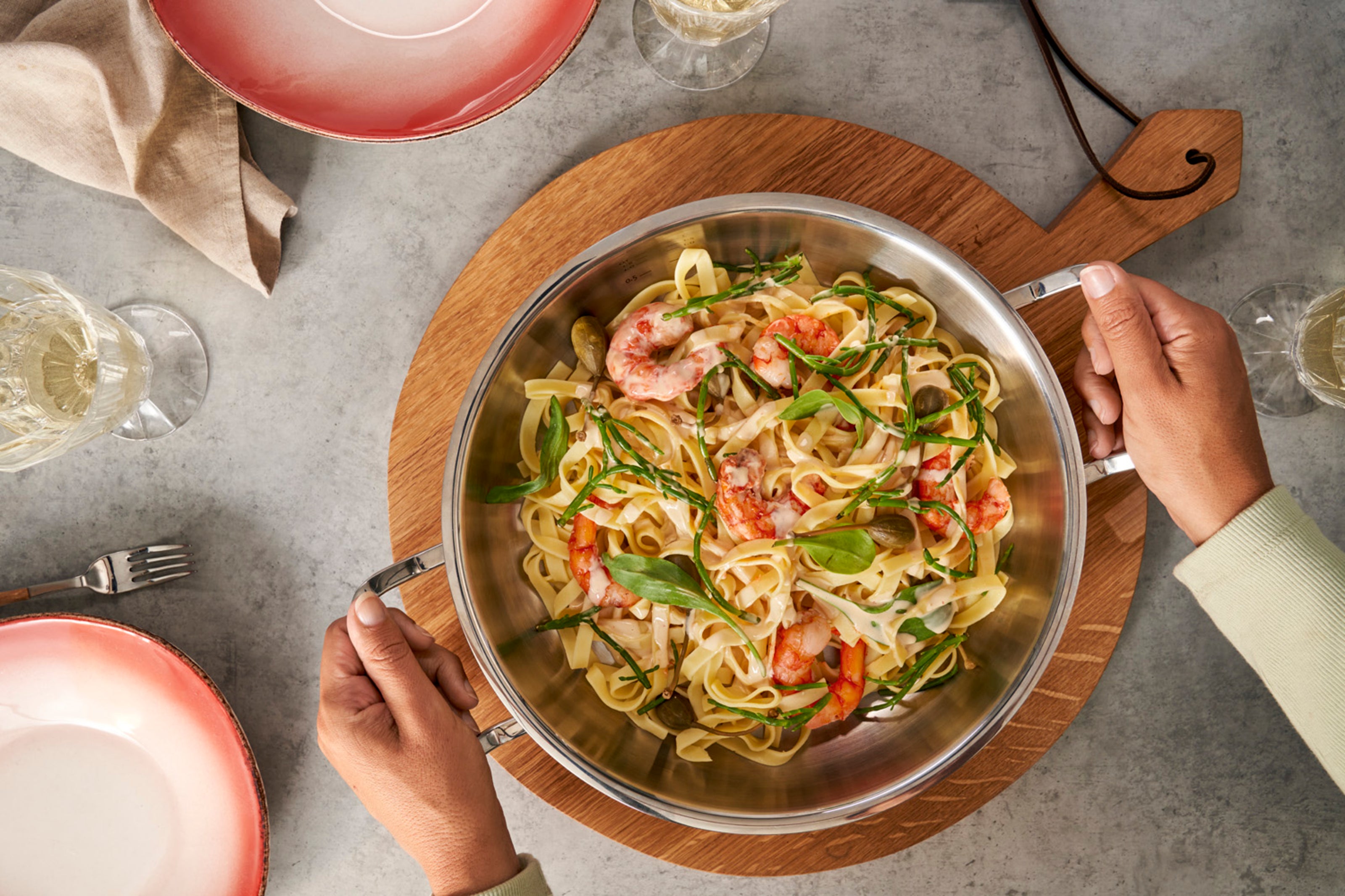 Kochen mit Edelstahl-Servierpfanne der Fissler Serie Original-Profi Collection®