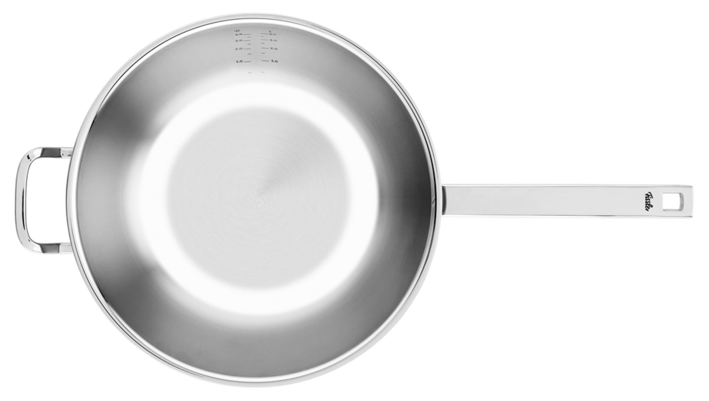 Integrierte Messkala in Edelstahl-Wok der Fissler Serie Original-Profi Collection®