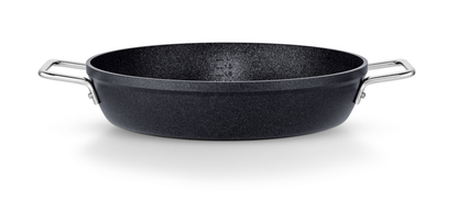 Integrierte Messskala in beschichteter Servierpfanne der Fissler Serie Adamant®