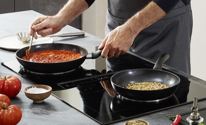 Pfannengerichte in den keramikbeschichteten Stielpfannen der Fissler Serie Essential®