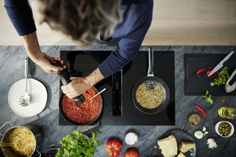 Pfannengerichte in den keramikbeschichteten Stielpfannen der Fissler Serie Essential®