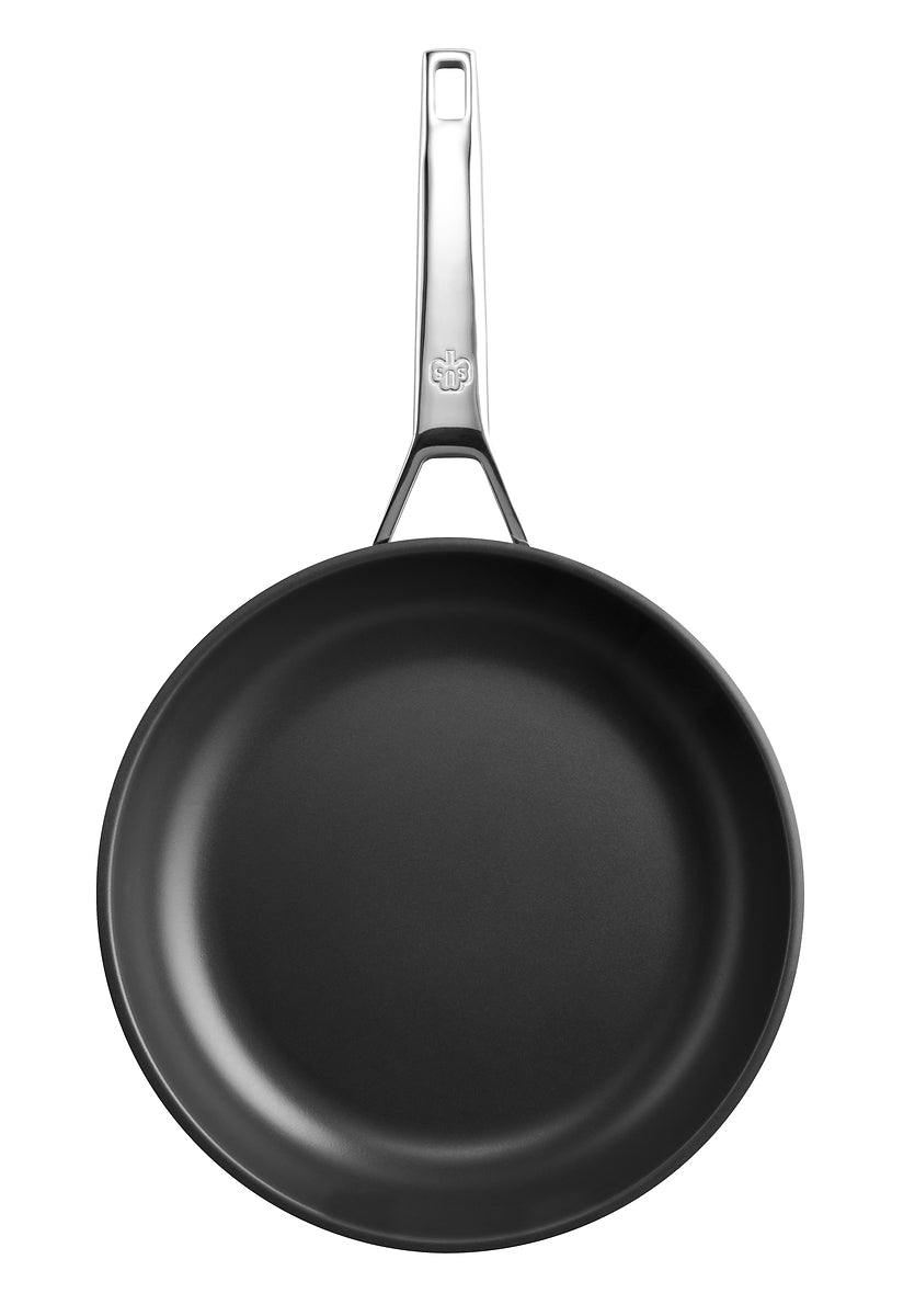 Unbeschichtete Stielpfanne mit Oberflächenstruktur der Schulte-Ufer Serie Astral mit 28 cm Durchmesser