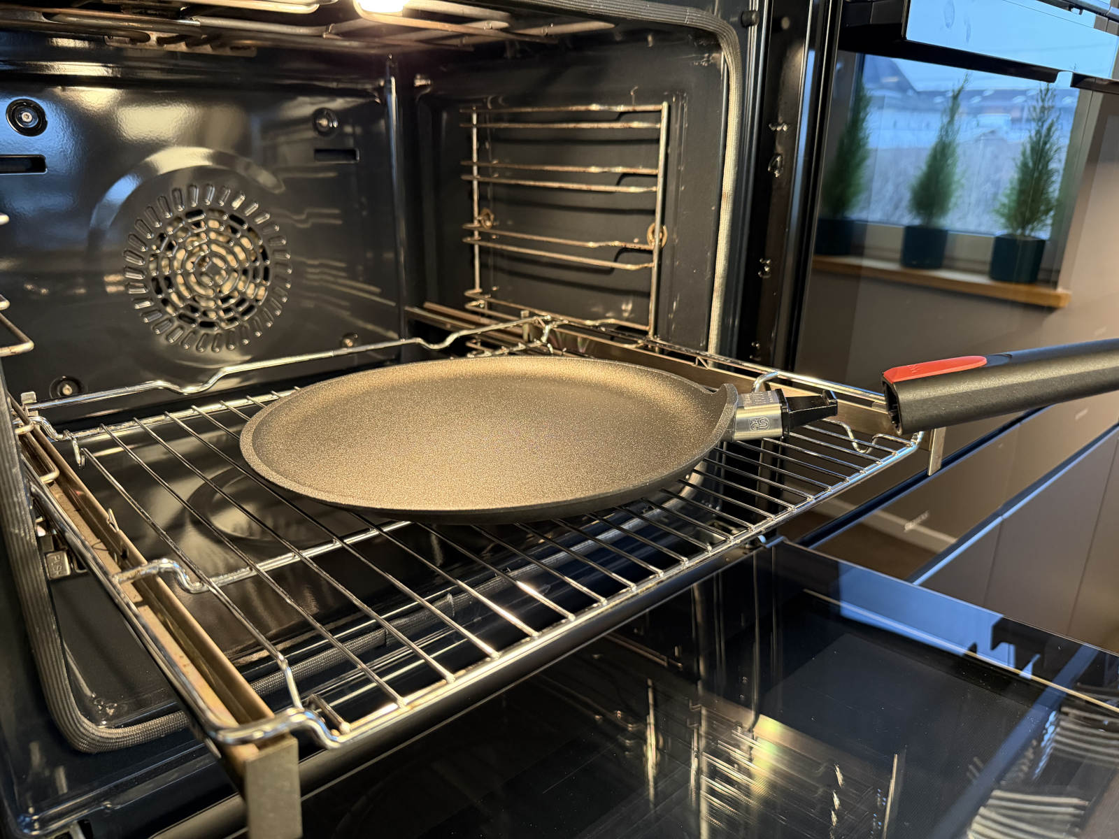 Crêpespfanne der Woll Serie Nowo Titanium im Backofen