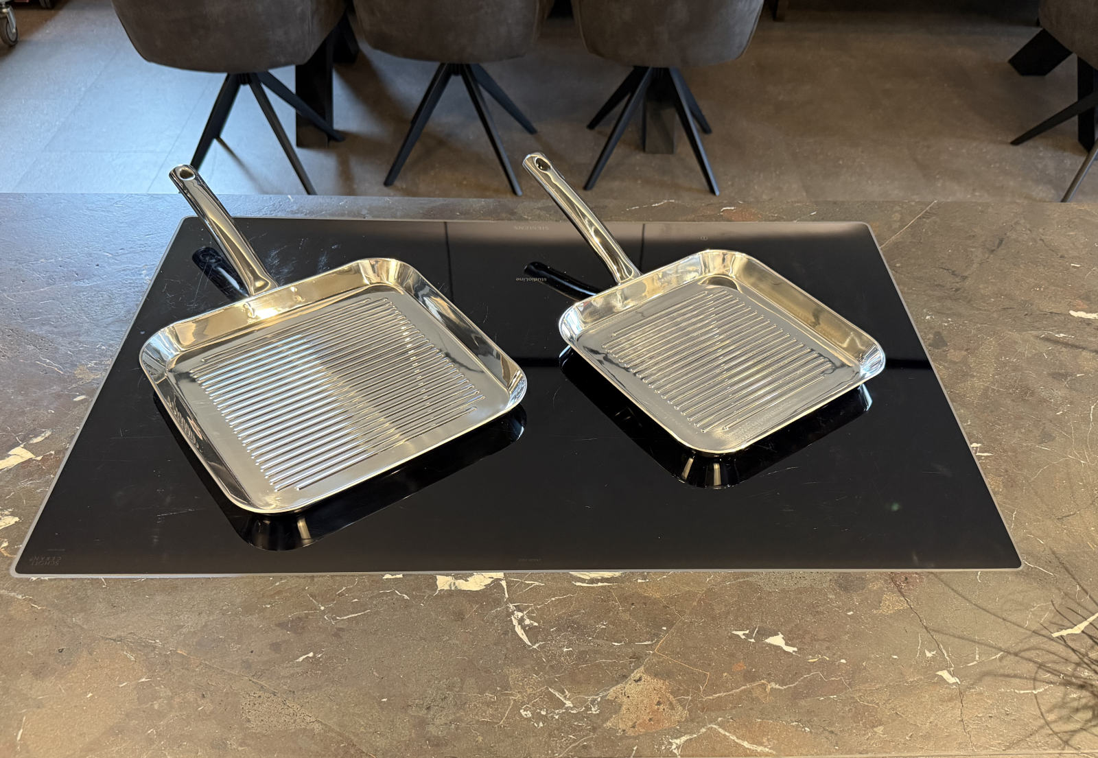 Größenvergleich der Edelstahl-Grillpfannen der Schulte-Ufer Serie Skagen