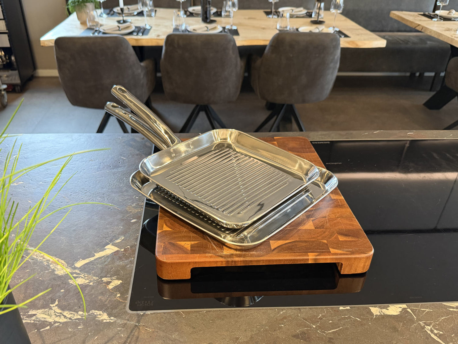 Größenvergleich der Edelstahl-Grillpfannen der Schulte-Ufer Serie Skagen