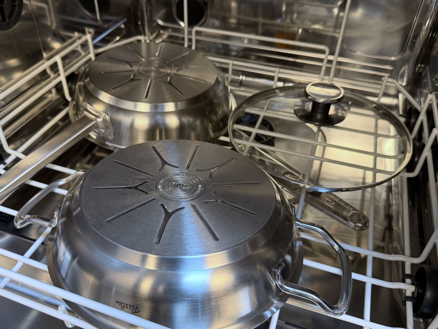 Edelstahlpfanne der Fissler Serie Original-Profi Collection® in der Spülmaschine