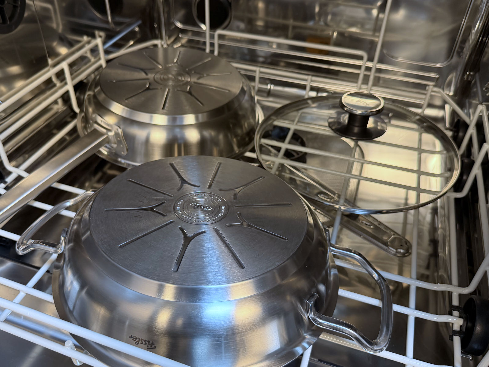 Edelstahlpfanne der Fissler Serie Original-Profi Collection® in der Spülmaschine