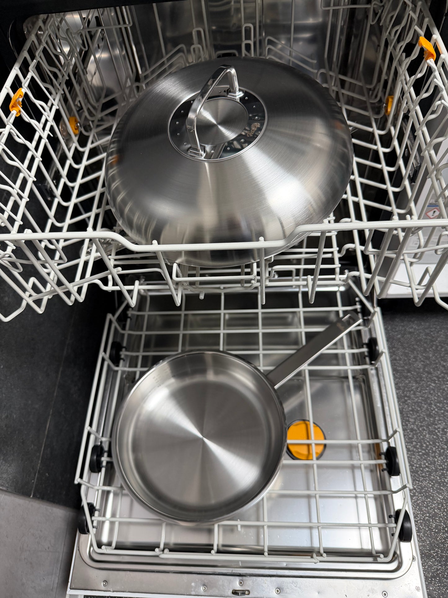 Fissler Edelstahlpfanne, Serie OPC mit Hochraumdeckel