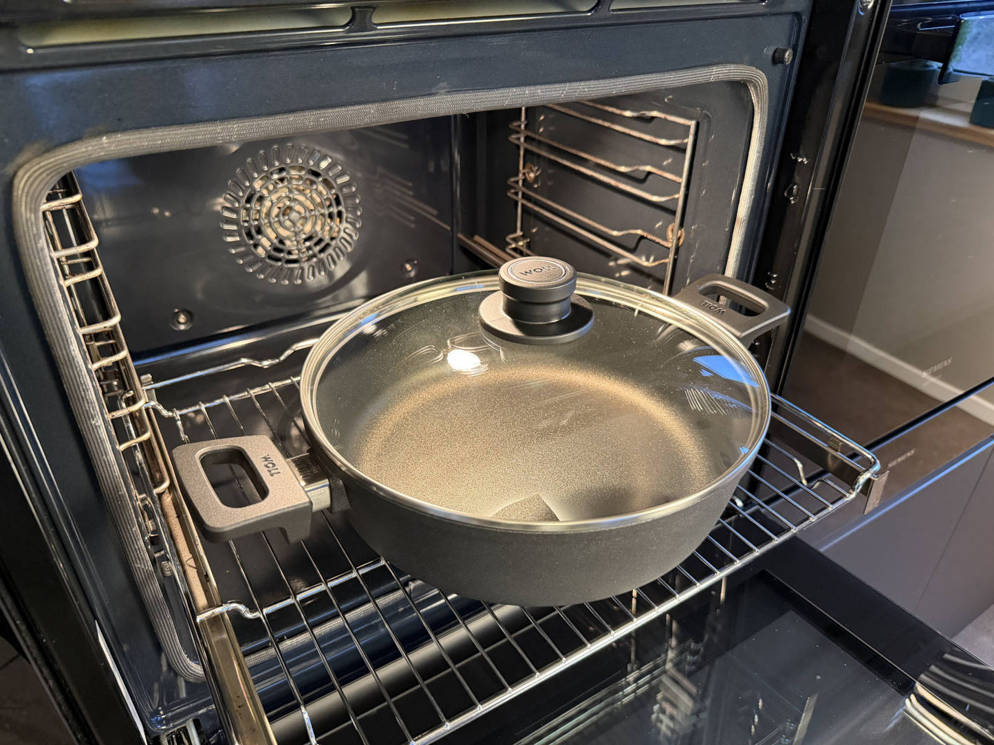 Kasserrolle der Woll Serie Nowo Titanium im Backofen