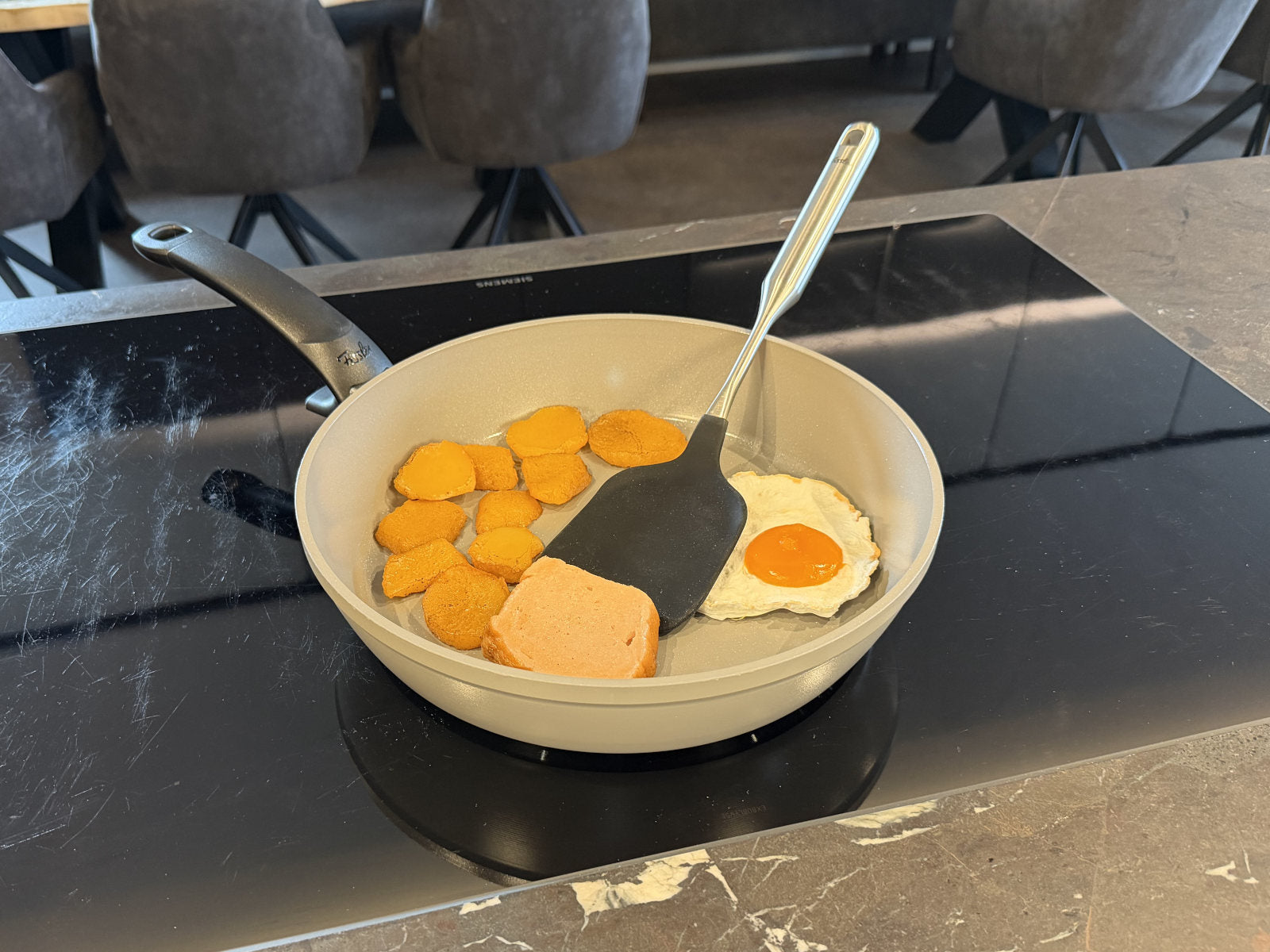 Kochen mit der Keramikpfanne der Fissler Serie Ceratal® Comfort