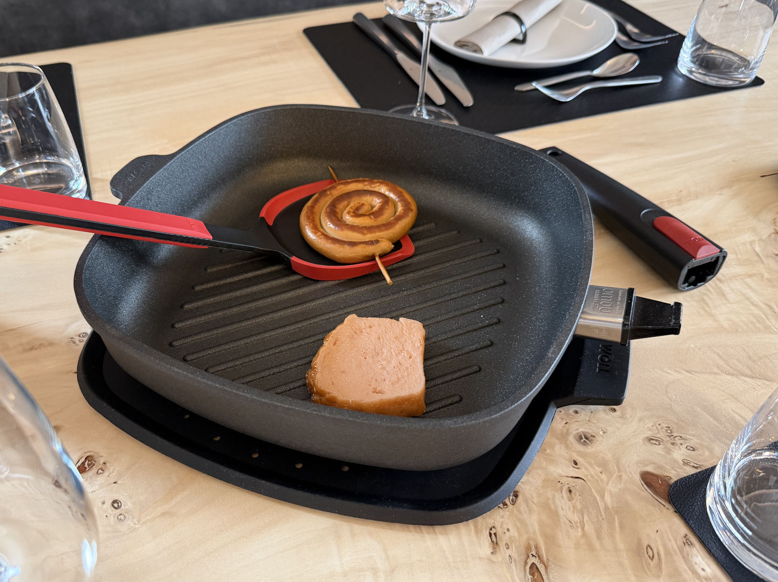 Grill- & Steakpfanne mit Grillrippen und abnehmbaren Griff der Woll Serie Nowo Titanium