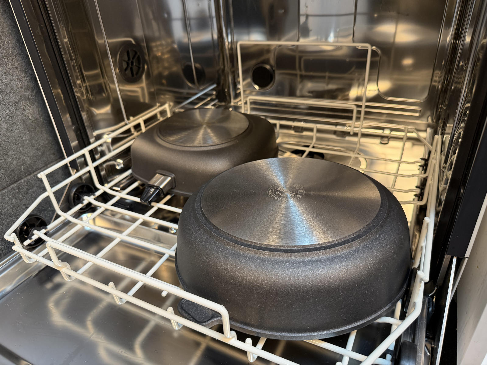 Gusspfannen der Woll Serie Nowo Titanium in der Spülmaschine
