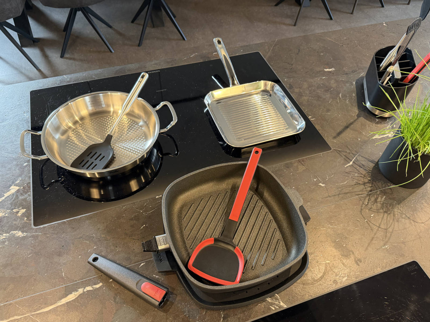 Übersicht von Grill- und Steakpfannen der Marken Fissler, Schulte-Ufer und Woll