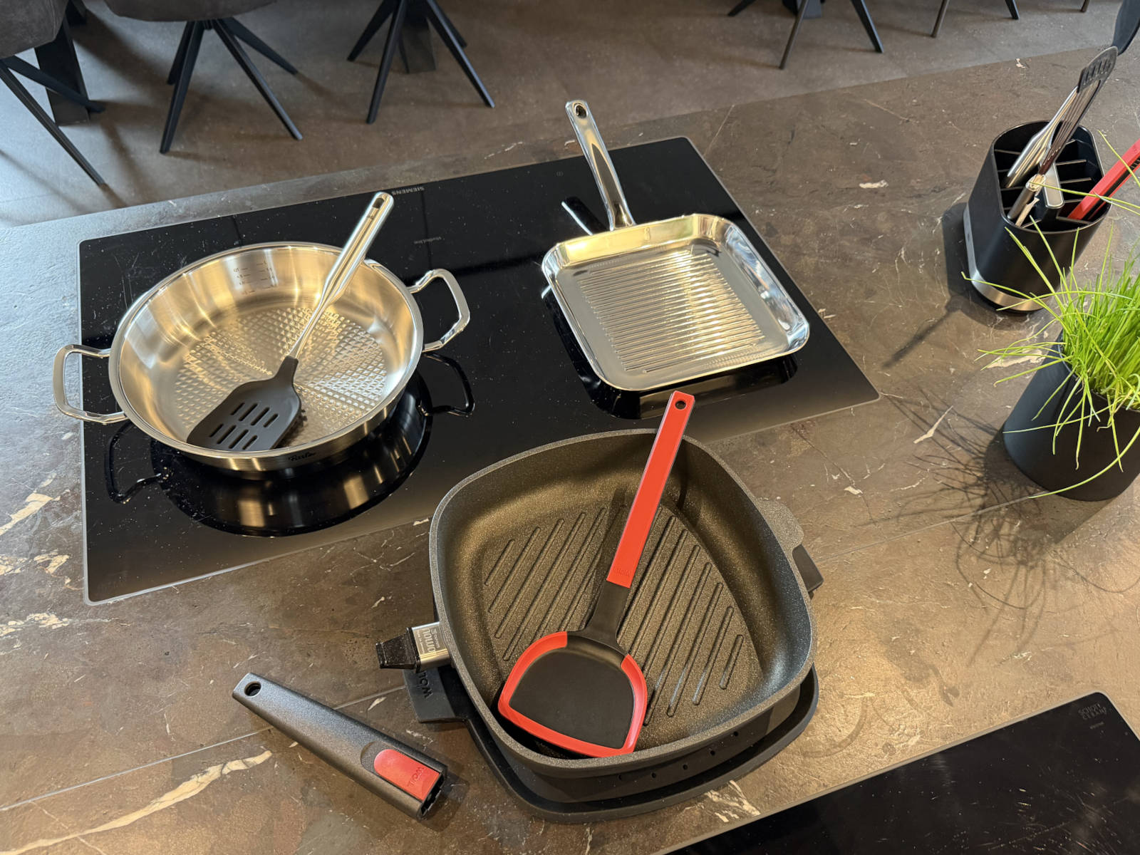 Übersicht von Grill- und Steakpfannen der Marken Fissler, Schulte-Ufer und Woll