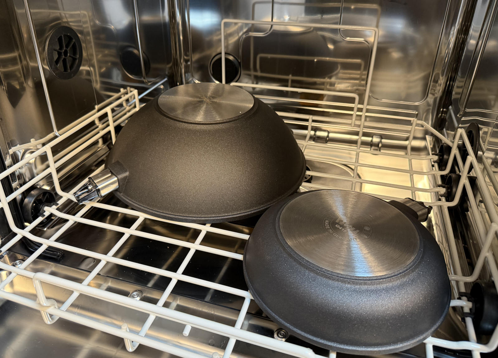 Wokpfanne der Serie Nowo Titanium in der Spülmaschine