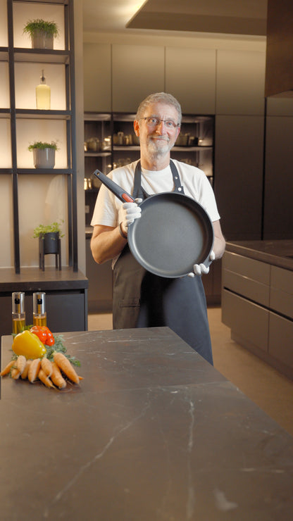 Woll - Gusspfanne Induktion, Ø 20-32 cm, Nowo Titanium, Antihaft, Spülmaschinenfest